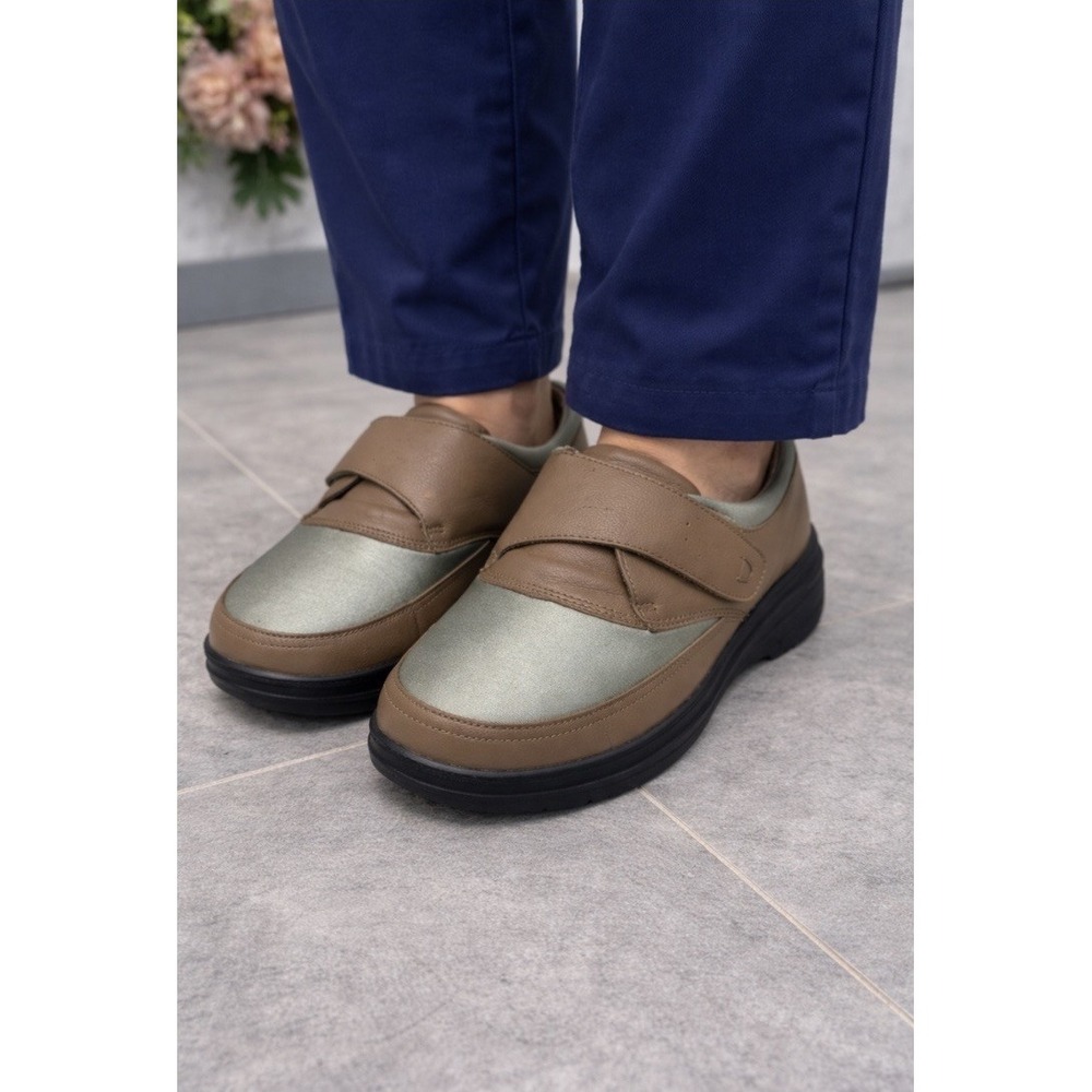Women's Size 8M Apex Diabetic Shoes Green Tan Slip Resist Hoop‎ and Loop Comfort